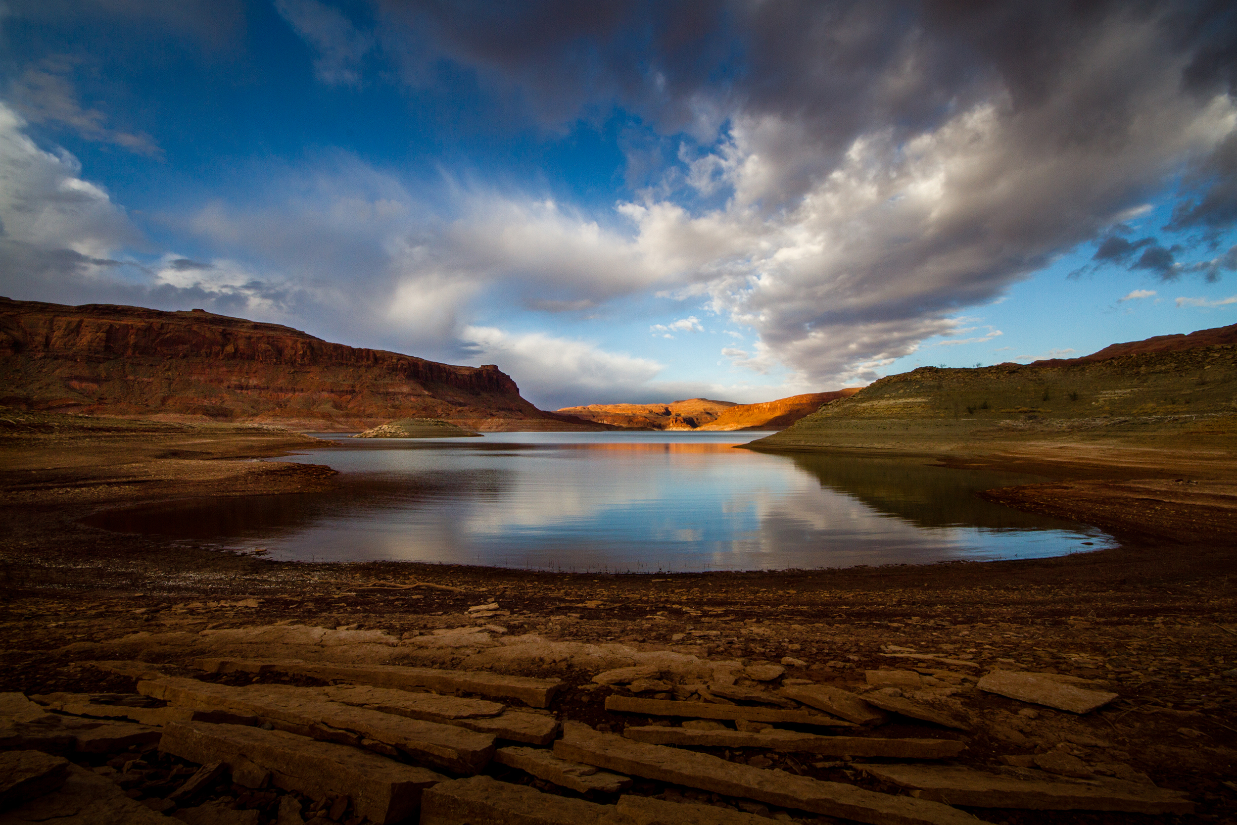 Morning landscape photograph of Lake Powell in Utah